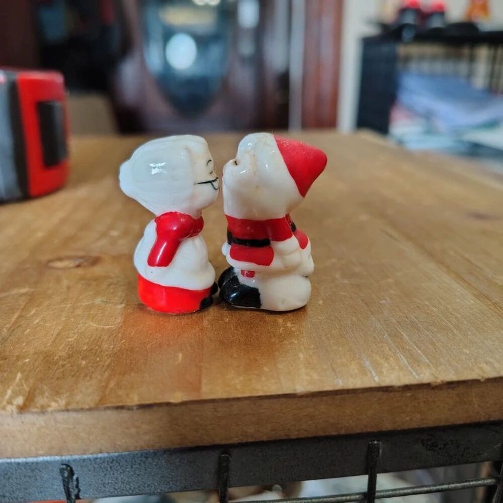 Vintage Bug House Miniature Santa & Mrs. Claus Figurines Christmas Bone China
